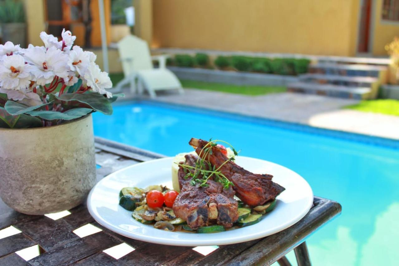 17 On Bird Guest House Beaufort West Exterior foto