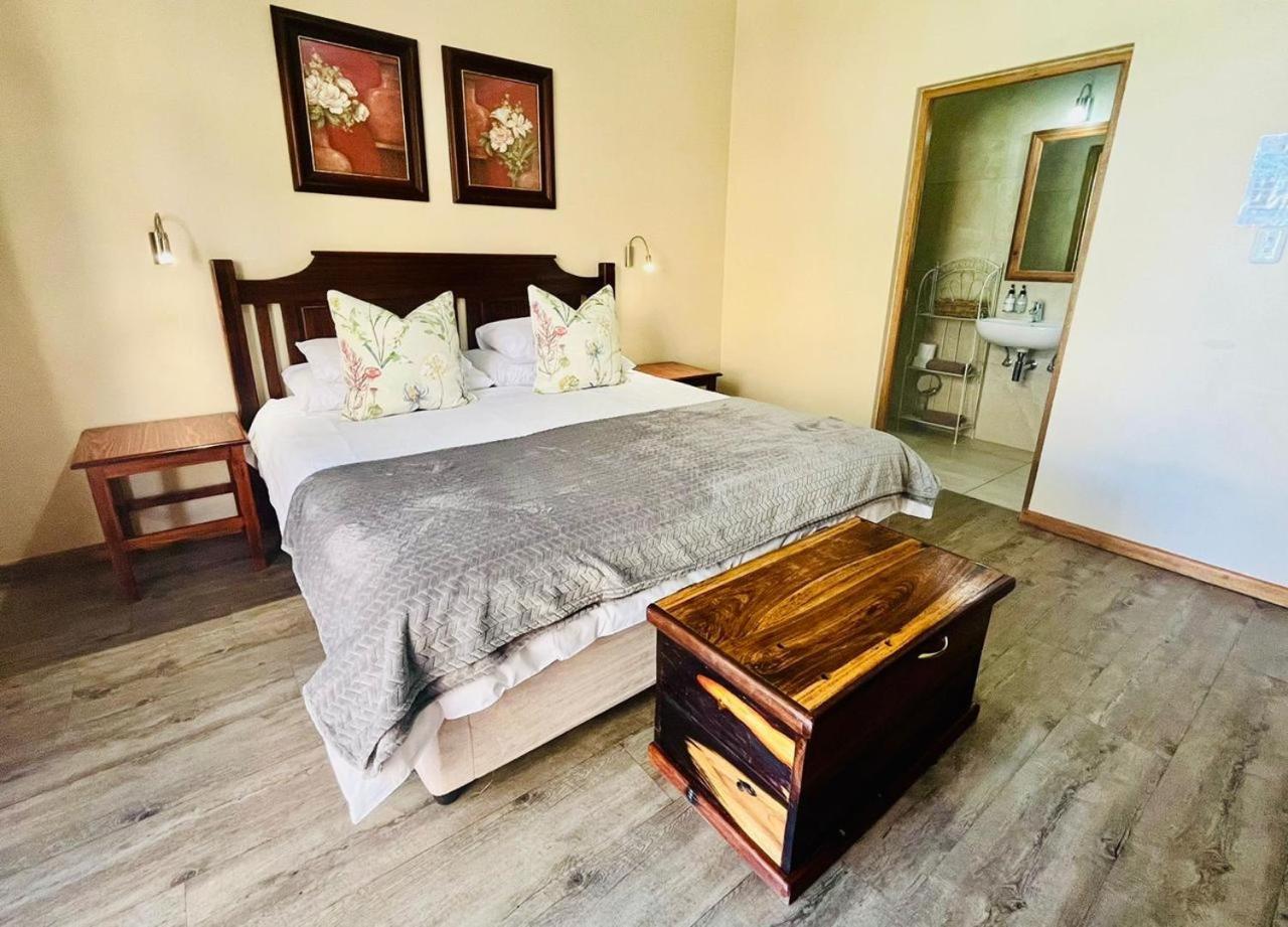 17 On Bird Guest House Beaufort West Exterior foto
