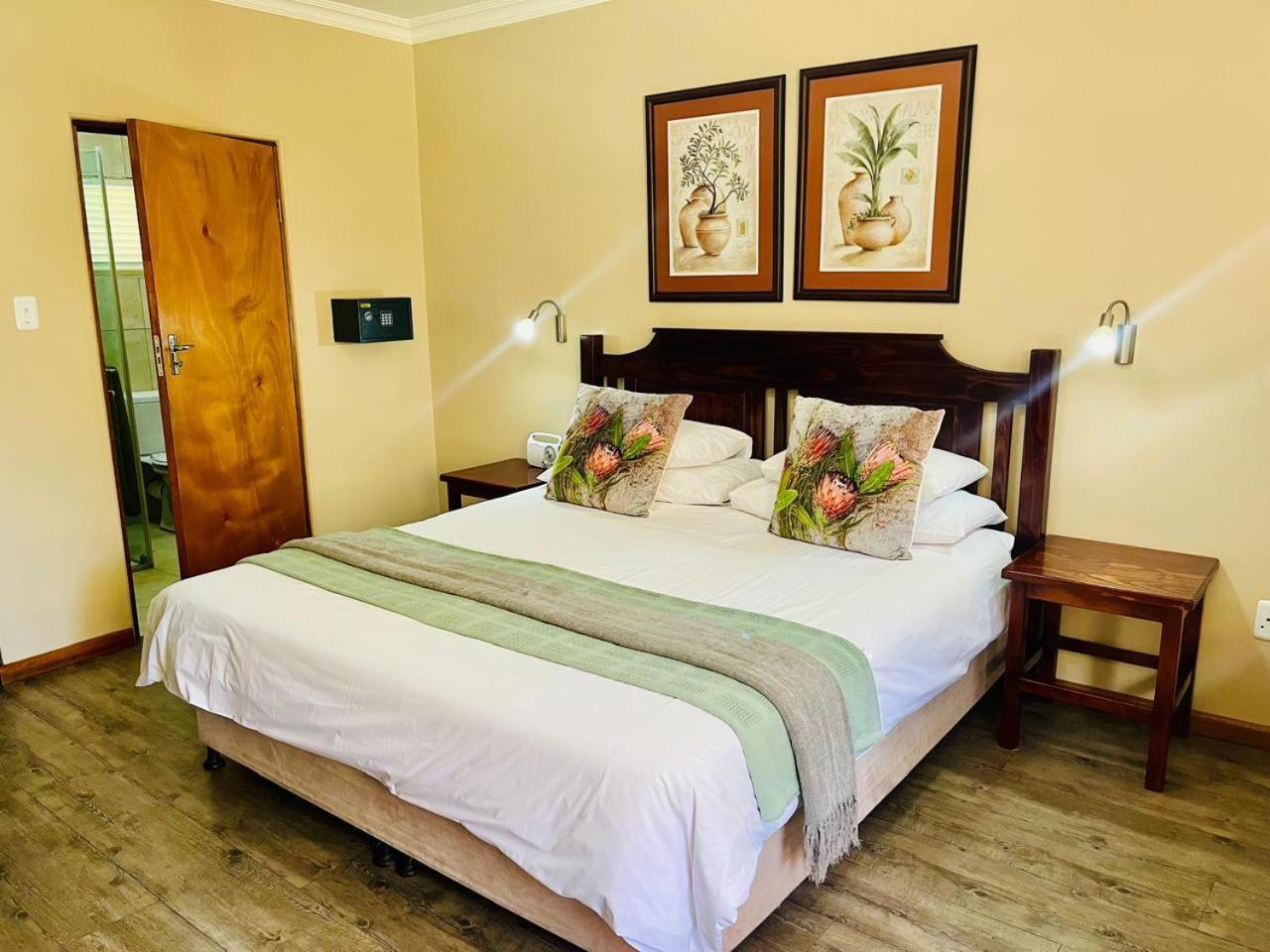 17 On Bird Guest House Beaufort West Exterior foto