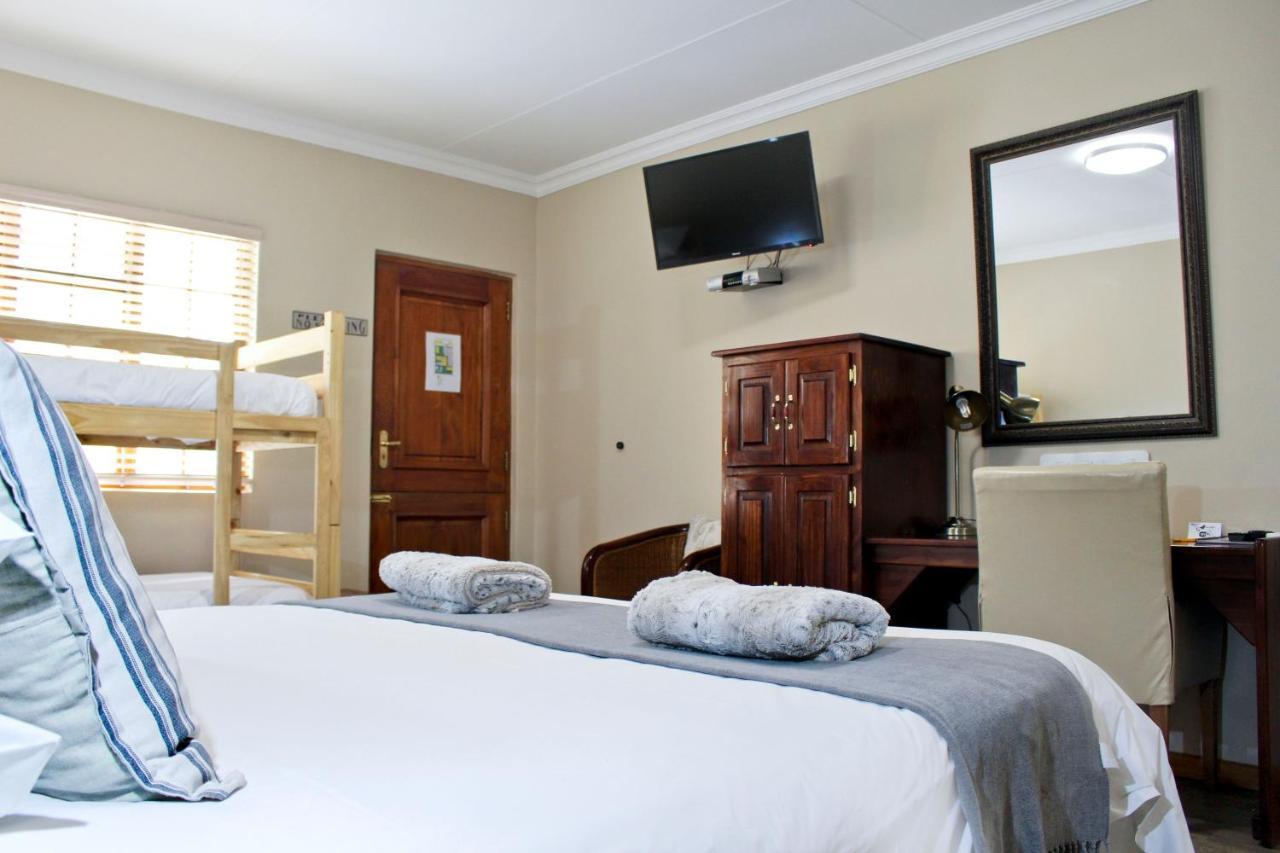 17 On Bird Guest House Beaufort West Exterior foto