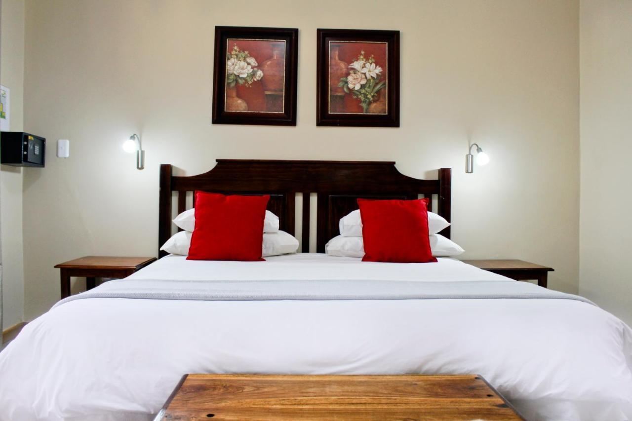 17 On Bird Guest House Beaufort West Exterior foto