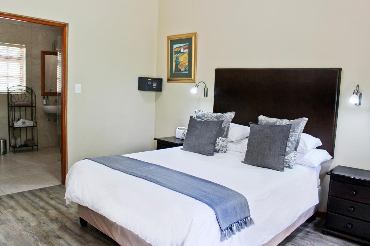 17 On Bird Guest House Beaufort West Exterior foto