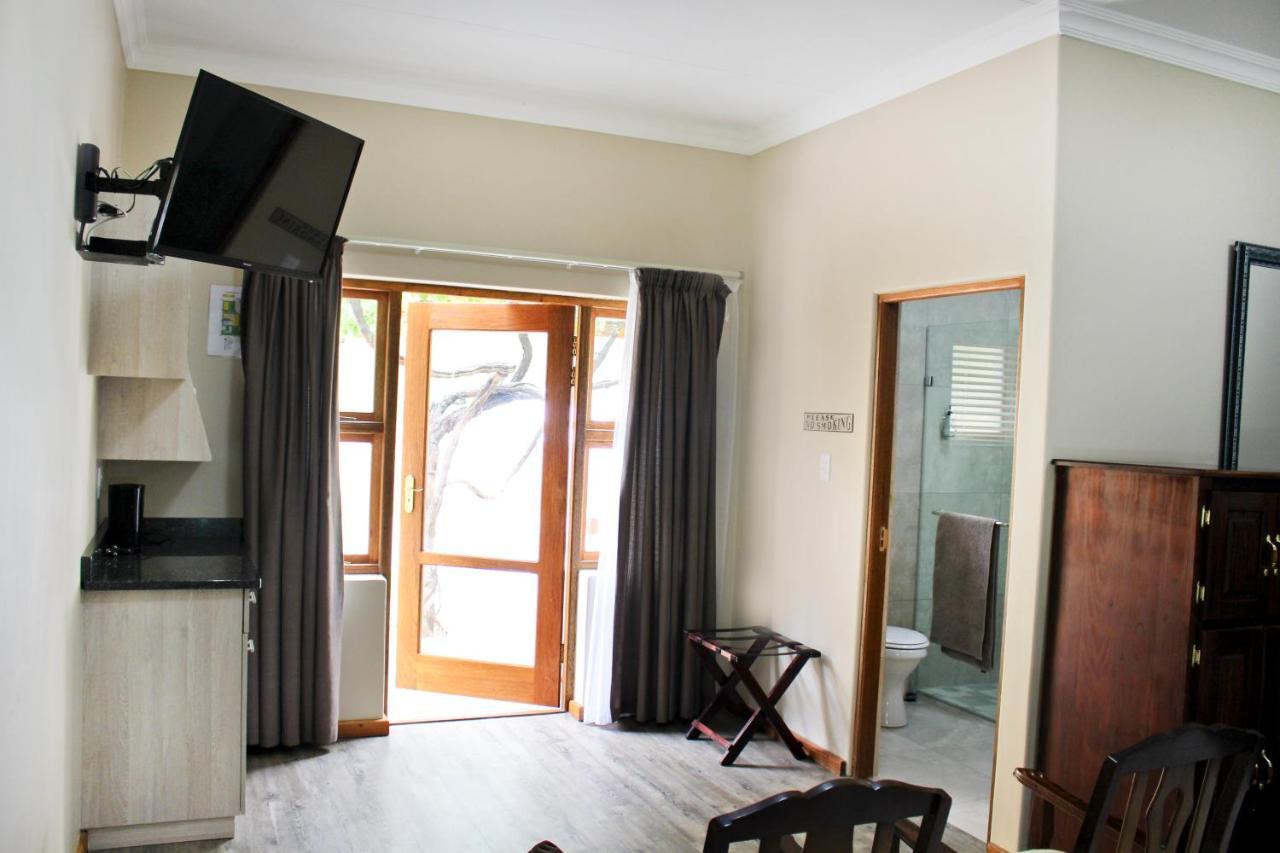 17 On Bird Guest House Beaufort West Exterior foto